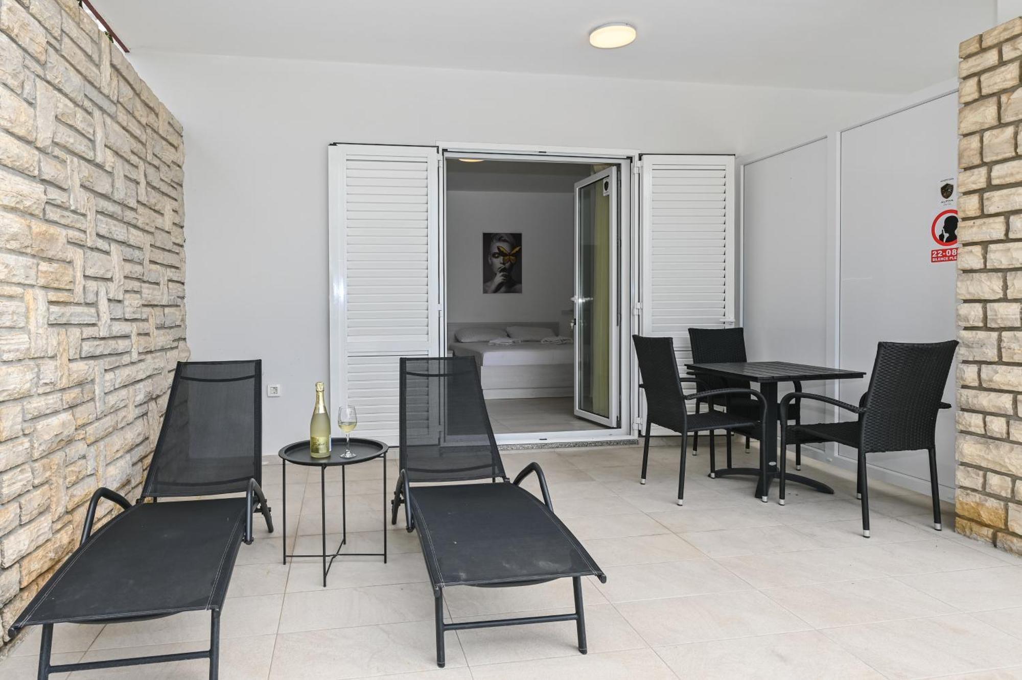 Seagull Pool Apartments & Studios 노바야 외부 사진